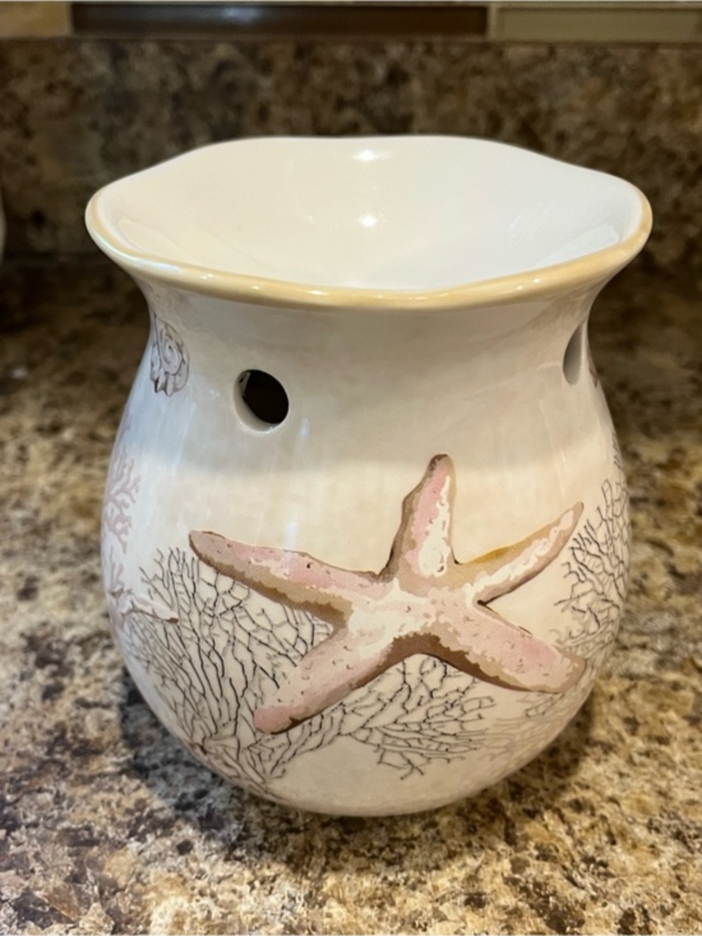 Yankee Candle 2012 Coastal Starfish Ceramic Wax Tart Warmer - Cream & Pink